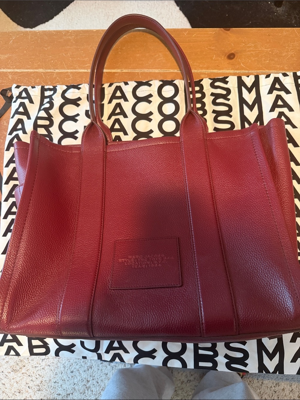 Marc Jacobs Burgundy Red Pebbled Leather Tote with Logo - Picture 2 of 6